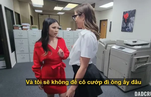 Gái xinh công sở và chuyện kẹt trong thang máy
